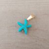 DIJE DE ACERO DORADO ESTRELLA MAR PIEDRA RECONSTITUIDA TURQUESA. MEDIDAS 15 MM