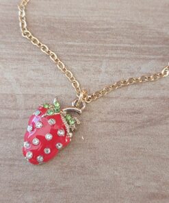 COLGANTE DE ACERO DORADO ESLABÓN ESPEJITO 0.4 CON DIJE FRUTILLA. LARGO 45 CM.