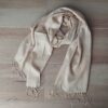 PASHMINA LISA CAMEL TRAMA FLORES CON FLECOS 70 X 180 CM.
