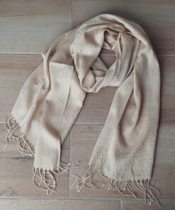 PASHMINA LISA CAMEL TRAMA FLORES CON FLECOS 70 X 180 CM.