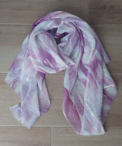 PASHMINA ESTAMPADA CON DETALLES DORADOS. 80 X 180 CM.