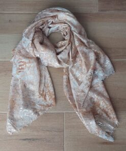 PASHMINA ESTAMPADA CON DETALLES PLATEADOS. 80 X 180 CM.