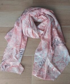 PASHMINA ESTAMPADA CON DETALLES PLATEADOS. 80 X 180 CM.