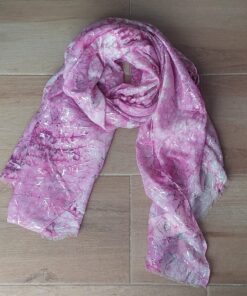 PASHMINA ESTAMPADA CON DETALLES PLATEADOS. 80 X 180 CM.