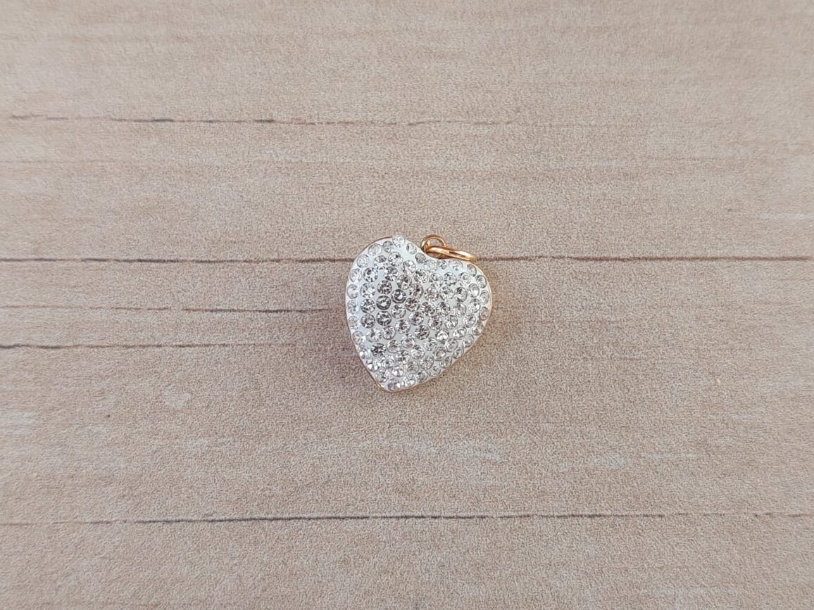 DIJE DE ACERO DORADO CORAZÓN CON STRASS BLANCO 11 MM