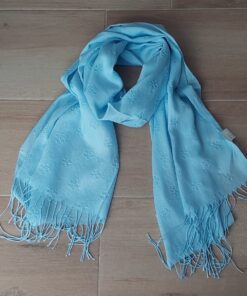 PASHMINA LISA CELESTE TRAMA FLORES CON FLECOS 70 X 180 CM.