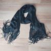 PASHMINA RED NEGRA CON FLECOS 45 X 180 CM.