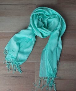 PASHMINA LISA VERDE AGUA TRAMA FLORES CON FLECOS 70 X 180 CM.