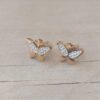 ARO DE ACERO DORADO MARIPOSA CON STRASS. MEDIDAS 12 X 8 MM