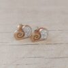 ARO DE ACERO DORADO CORAZÓN CON STRASS. MEDIDAS 10 X 11 MM