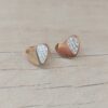 ARO DE ACERO DORADO CORAZÓN CON STRASS. MEDIDAS 13 X 10 MM