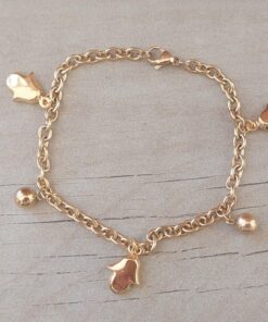 PULSERA DE ACERO DORADO ESLABÓN TIFFANY CON MANO DE FATIMA Y BOLITAS COLGANTES. LARGO 19 CM