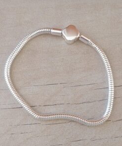 PULSERA DE ACERO BLANCO COLA DE RATÓN 3 MM CON CIERRE ACERADO EN FORMA DE FLOR. LARGO 18 CM