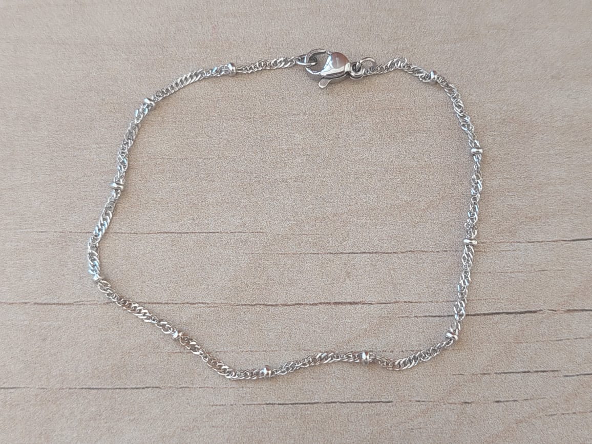PULSERA DE ACERO SINGAPUR CON BOLITAS. LARGO 19 CM