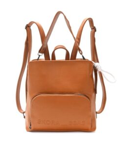 Mochila Tanger correa con remaches y llavero 30x28x10cm. x 1u.