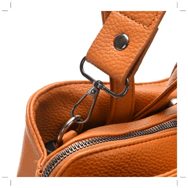 Mochila Tanger correa con remaches y llavero 30x28x10cm. x 1u. - Imagen 11