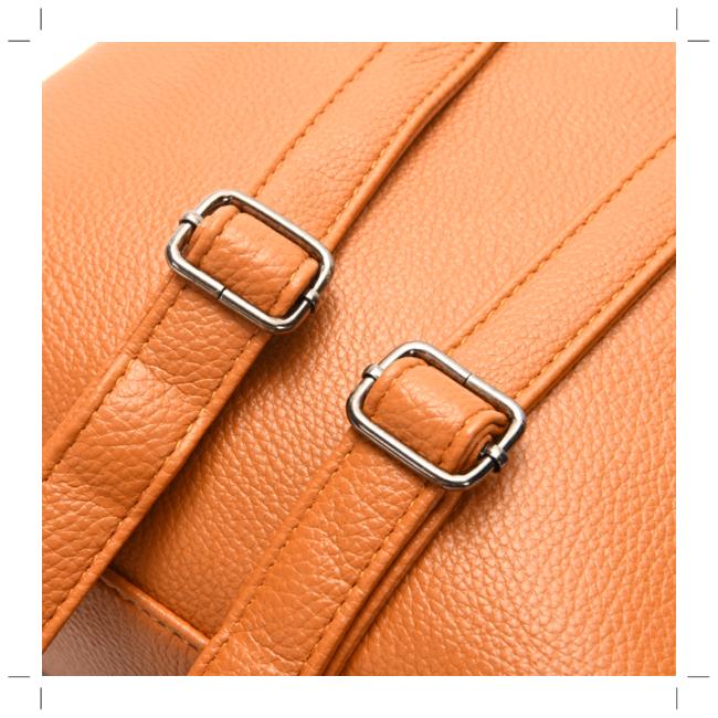 Mochila Tanger correa con remaches y llavero 30x28x10cm. x 1u. - Imagen 9