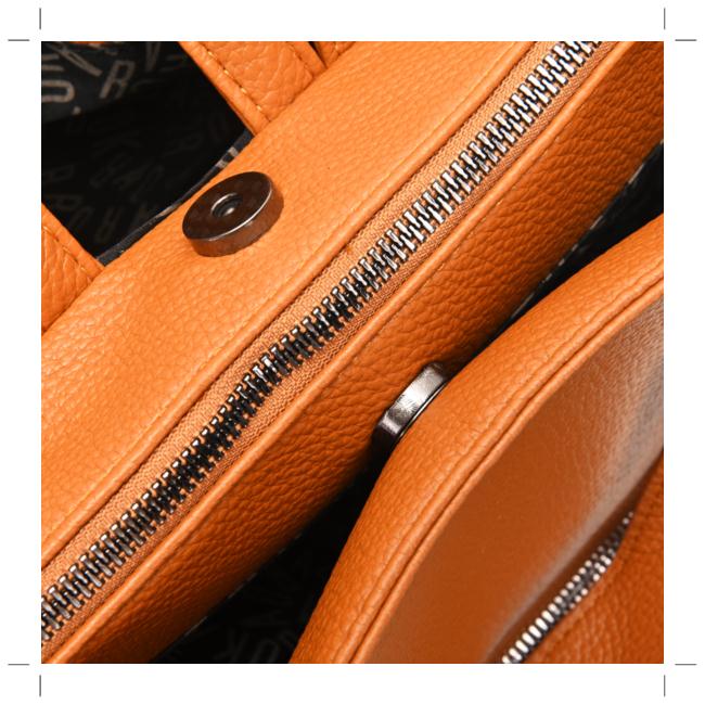 Mochila Tanger correa con remaches y llavero 30x28x10cm. x 1u. - Imagen 6
