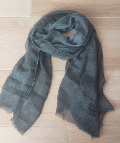 CHALINA EN ROLLITO JASPEADA. 70 X 165 CM.