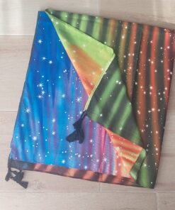 PAREO ESTAMPADO CON BORLAS 80 X 180 CM.