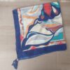 PAREO ESTAMPADO CON BORLAS 80 X 180 CM.