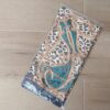 PAÑUELO RASADO ESTAMPADO ANIMAL PRINT CON CINTOS, BORDE AZUL. 90 X 90 CM
