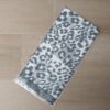 PAÑUELO RASADO ESTAMPADO ANIMAL PRINT GRIS. 90 X 90 CM