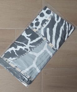 PAÑUELO RASADO ESTAMPADO ANIMAL PRINT NEGRO. 90 X 90 CM