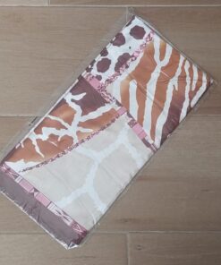 PAÑUELO RASADO ESTAMPADO ANIMAL PRINT MARRON. 90 X 90 CM