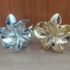 Broche flor metalizada 7,5 cm x 12 unidades