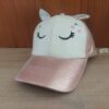 GORRA ROSA CON FRENTE BLANCO Y UNICORNIO BORDADO