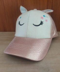 GORRA ROSA CON FRENTE BLANCO Y UNICORNIO BORDADO