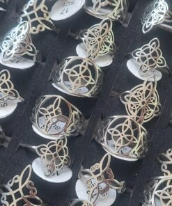 ANILLOS FIGURA CALADA DE ACERO (NUDO DE BRUJAS) X 36 UNIDADES SURTIDOS EN MEDIDAS Y MODELOS. MEDIDA DEL 16 AL 20.
