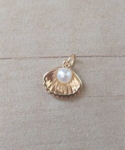 DIJE DE ACERO DORADO OSTRA CON PERLA 10 X 13 MM