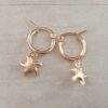 ARO DE ACERO DORADO ARGOLLA 15 MM CON DIJE ESTRELLA DE MAR HUECO.