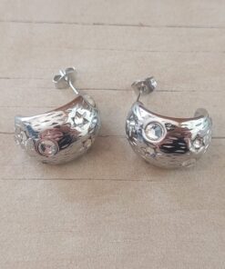 ARO DE ACERO PASANTE TIPO GOTA TRABAJADA CON STRASS. DIÁMETRO 20 MM, ANCHO 17 MM