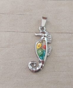 DIJE DE ACERO HIPOCAMPO VERDE. 18 X 25 MM
