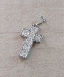 DIJE DE ACERO CRUZ CON STRASS CUADRADOS. TAMAÑO 10 X 18 MM