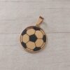 DIJE DE ACERO DORADO PELOTA FÚTBOL CON GAJOS NEGROS. TAMAÑO 25 MM