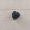 DIJE DE ACERO DORADO CORAZÓN CON STRASS NEGRO. TAMAÑO 11 MM
