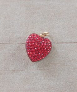 DIJE DE ACERO DORADO CORAZÓN CON STRASS ROJO. TAMAÑO 14 MM