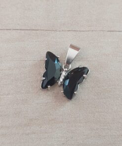 DIJE DE ACERO MARIPOSA DE ACRÍLICO CRISTAL NEGRA. 15 X 20 MM