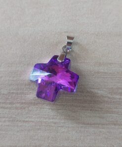 DIJE DE ACERO CRUZ DEL EQUILIBRIO 18 MM DE ACRÍLICO VIOLETA. 18 MM