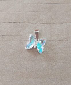 DIJE DE ACERO BLANCO MARIPOSA ACRÍLICO TORNASOL. MEDIDA 10 X 11 MM