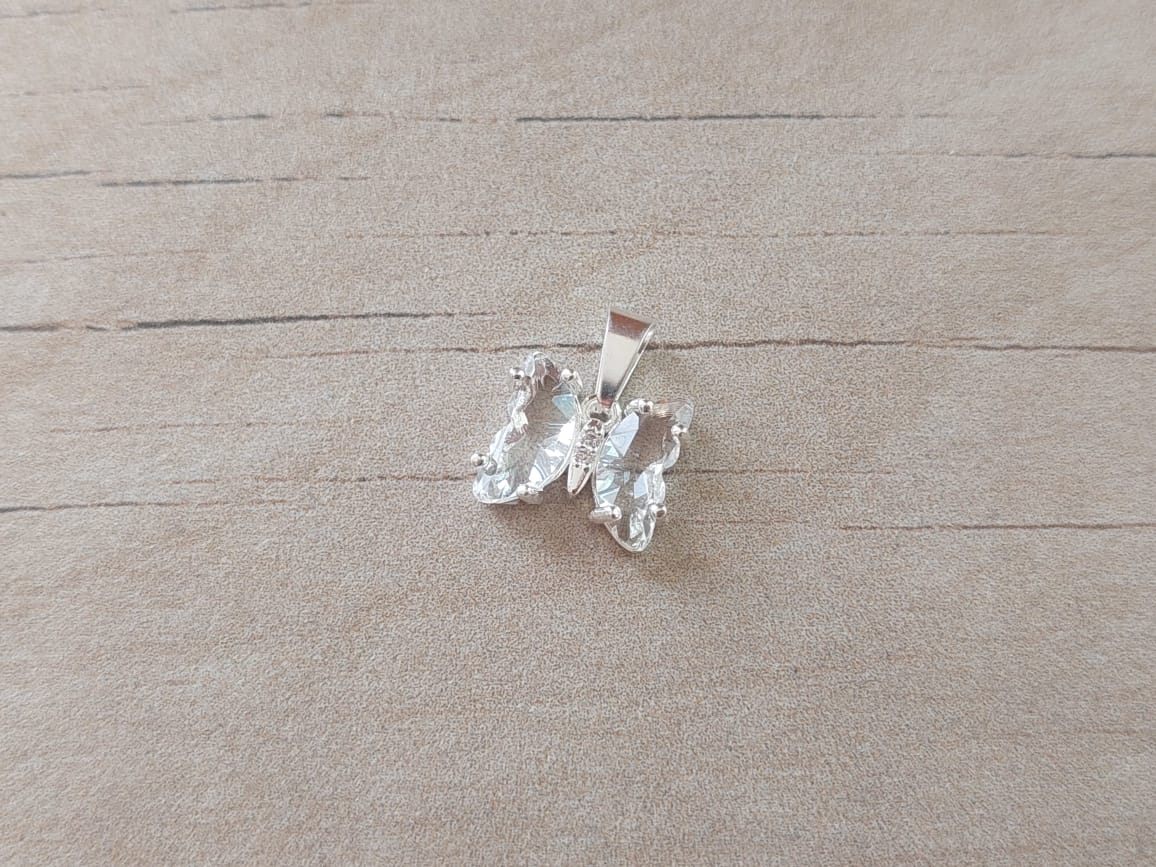 DIJE DE ACERO BLANCO MARIPOSA ACRÍLICO CRISTAL. MEDIDA 10 X 11 MM