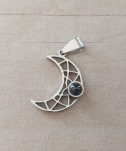 DIJE DE ACERO LUNA CALADA, "TE AMO" EN 100 IDIOMAS DIFERENTES. MEDIDA 19 X 22 MM