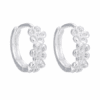 ARO PLATA HUGGIES 14 MM FLORES CON ZIRCONES. PESO APROX 2.56 GRS.