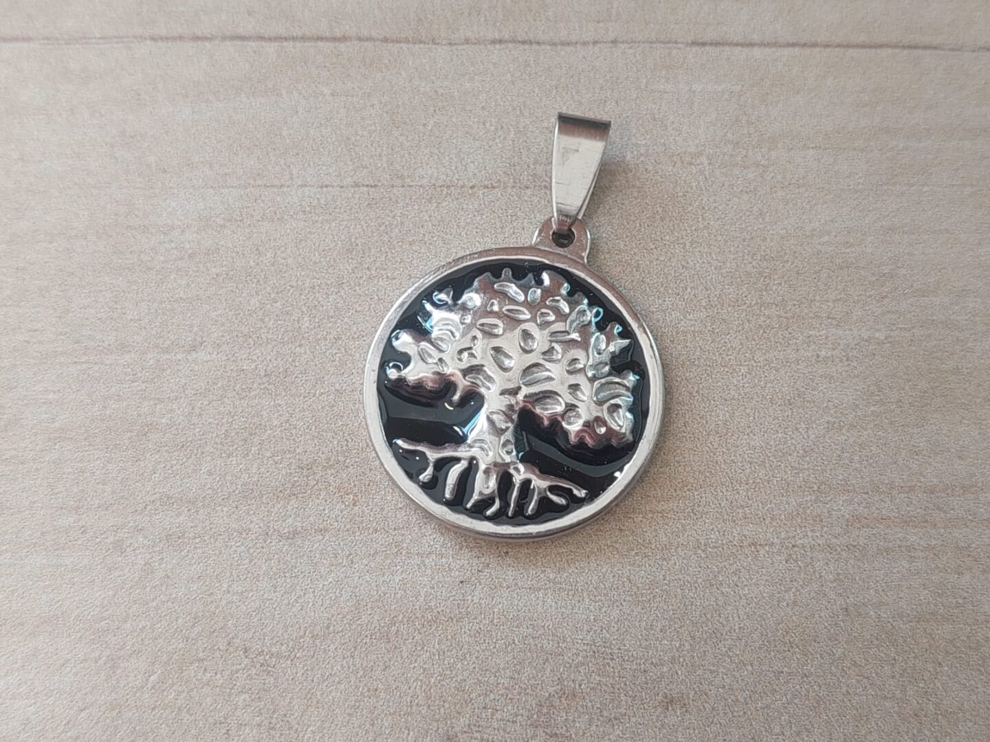 DIJE DE ACERO ÁRBOL DE LA VIDA ESMALTADO NEGRO 25 MM