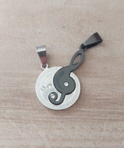 DIJE DE ACERO CON CLAVE DE SOL ACERO NEGRO PARA PARTIR. 20 X 30 MM