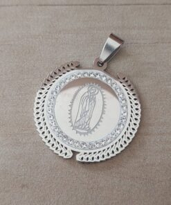DIJE DE ACERO MEDALLA CALADA VIRGEN DE GUADALUPE CON STRASS. TAMAÑO 31 MM